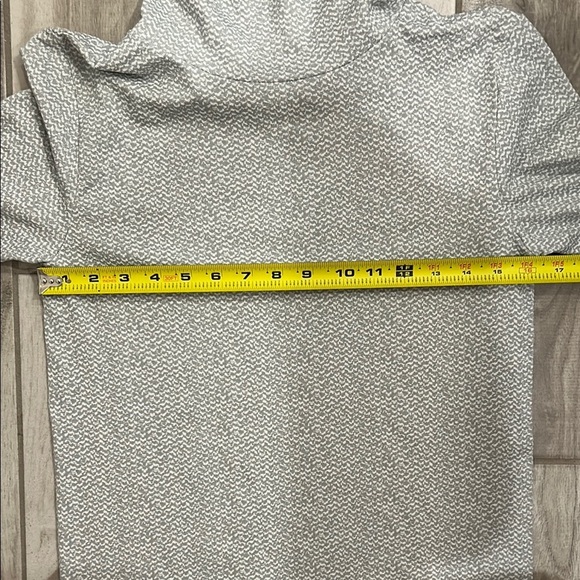 Athleta Flurry Peak Base Layer Shirt Womens Size Medium Turtleneck - Picture 9 of 10